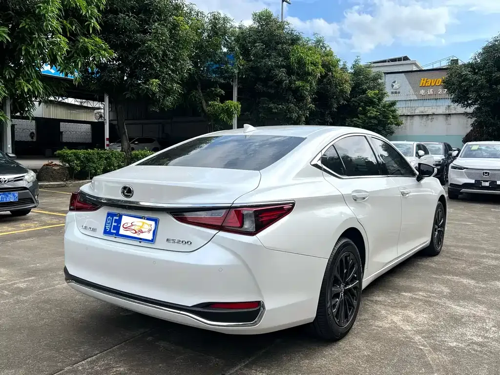 Lexus ES — фото 10