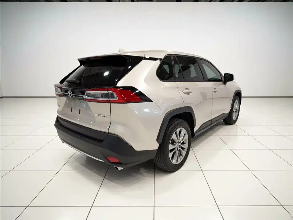 Toyota Wildlander — фото 10
