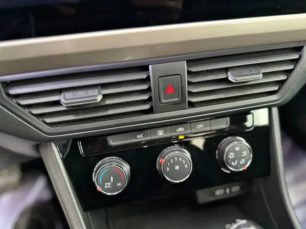Volkswagen Bora 2023 из CN, фото 7