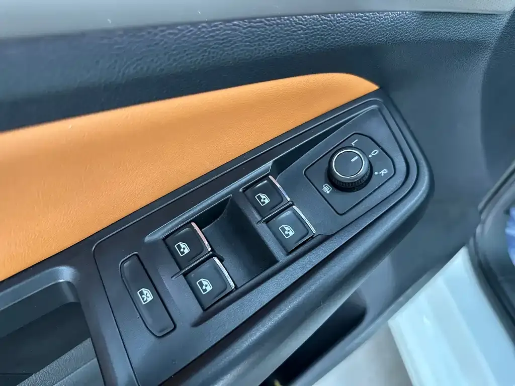 Volkswagen Bora 2023 из CN, фото 3