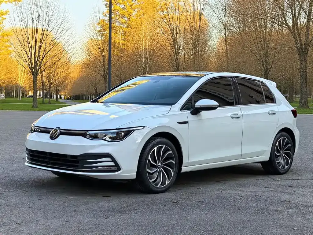 Volkswagen Golf 2023 из CN, фото 1