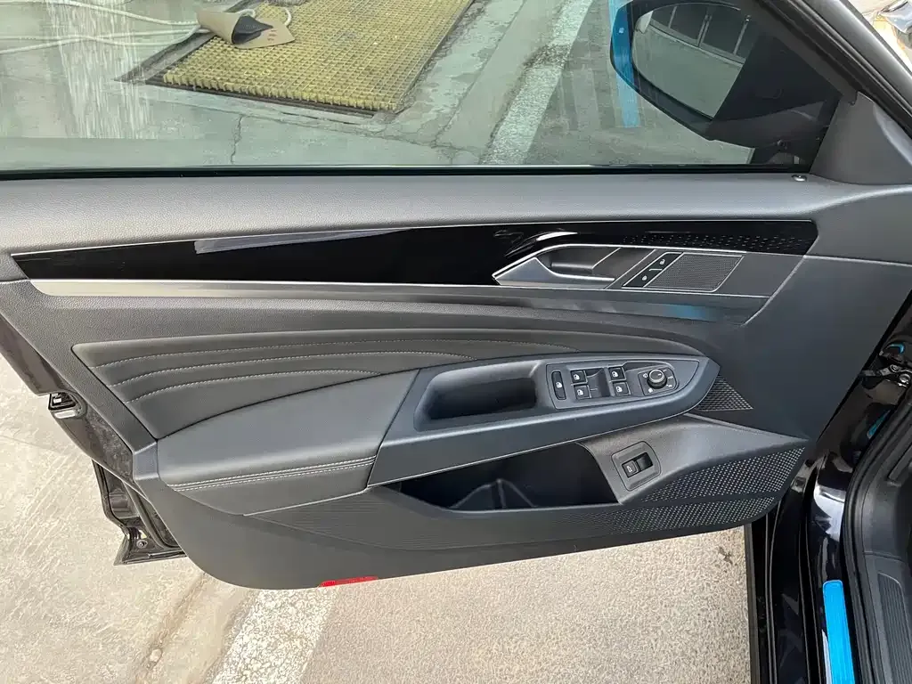 Volkswagen Passat 2022 из CN, фото 2