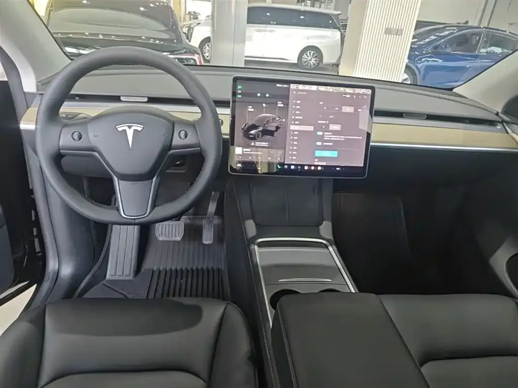 Tesla Model Y — фото 7