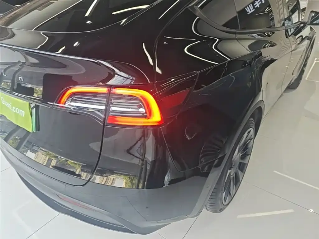 Tesla Model Y — фото 5
