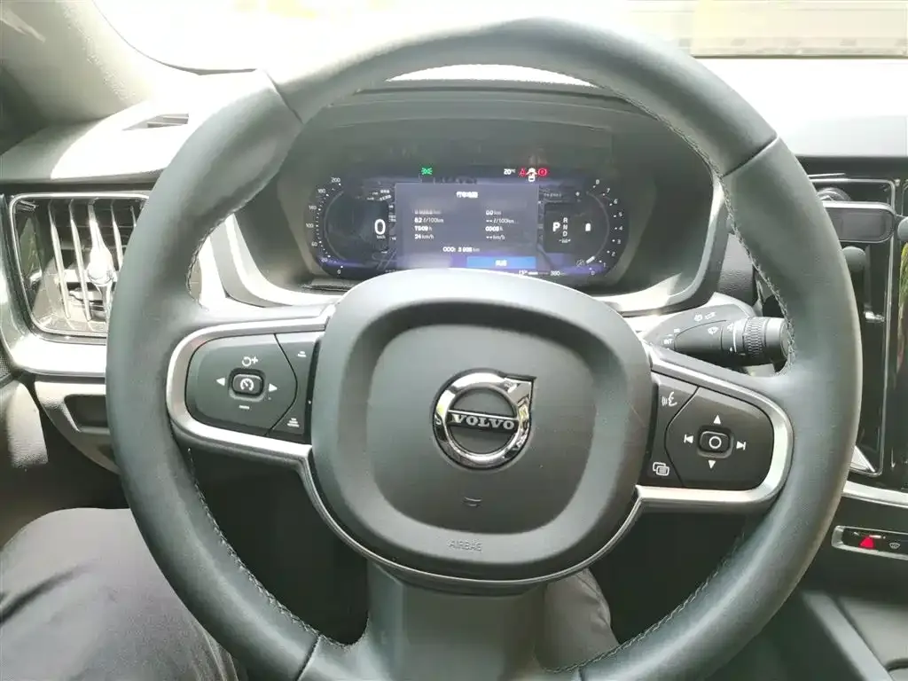 Volvo S60 2025 из CN, фото 7