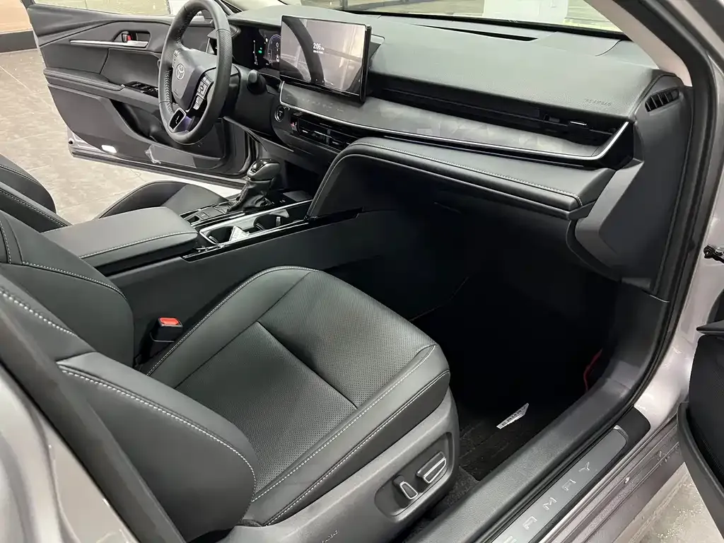 Toyota Camry 2026 из CN, фото 8