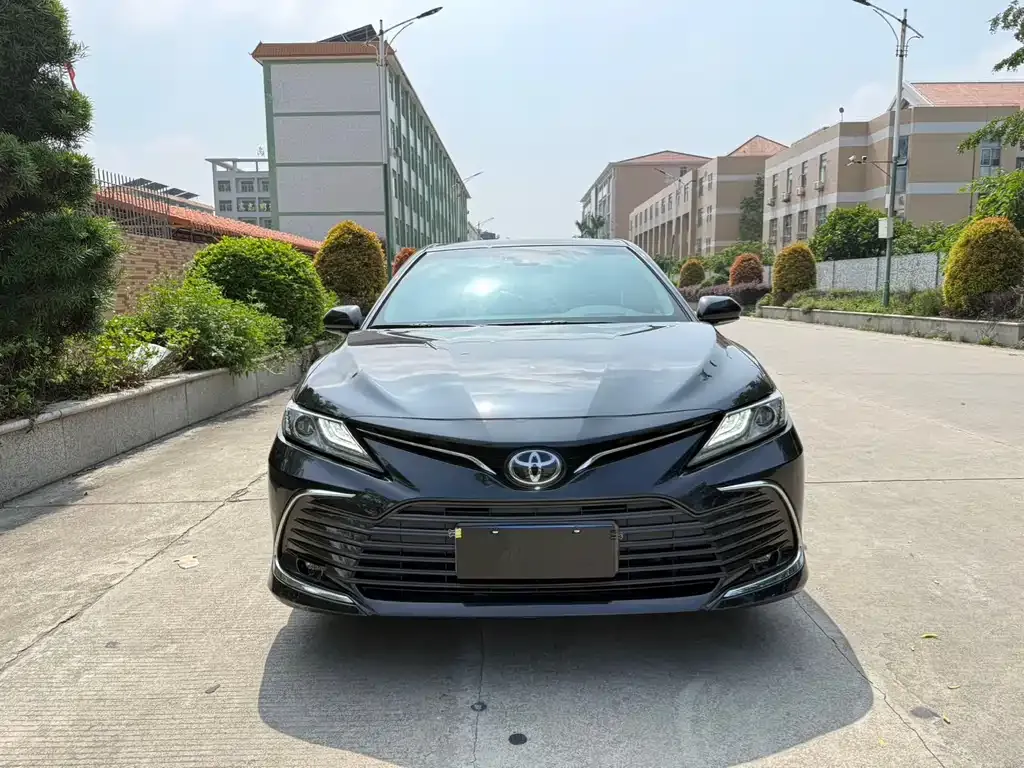 Toyota Camry — фото 8