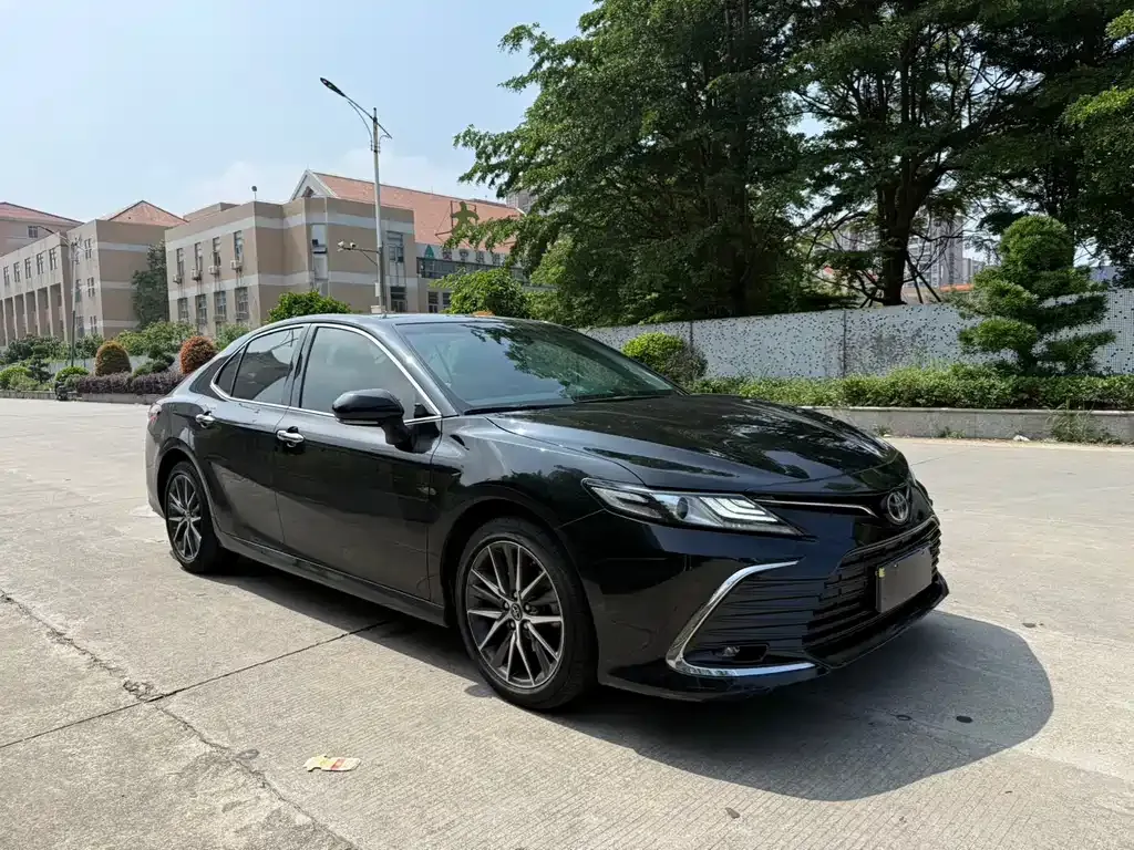 Toyota Camry — фото 4