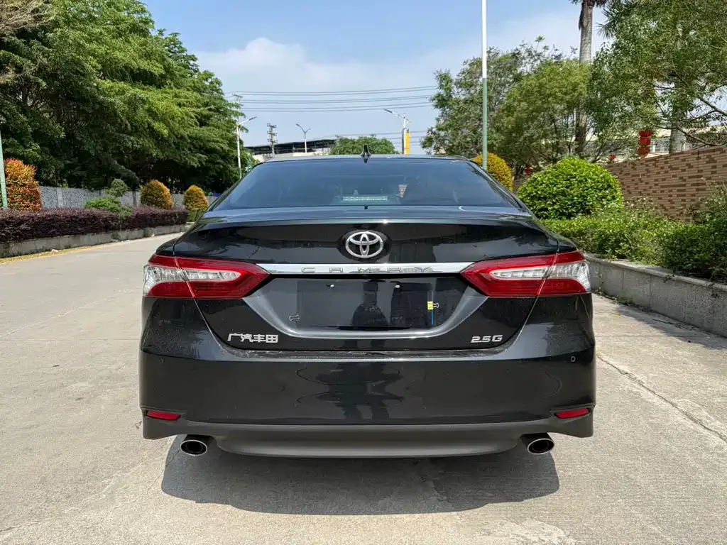 Toyota Camry — фото 5