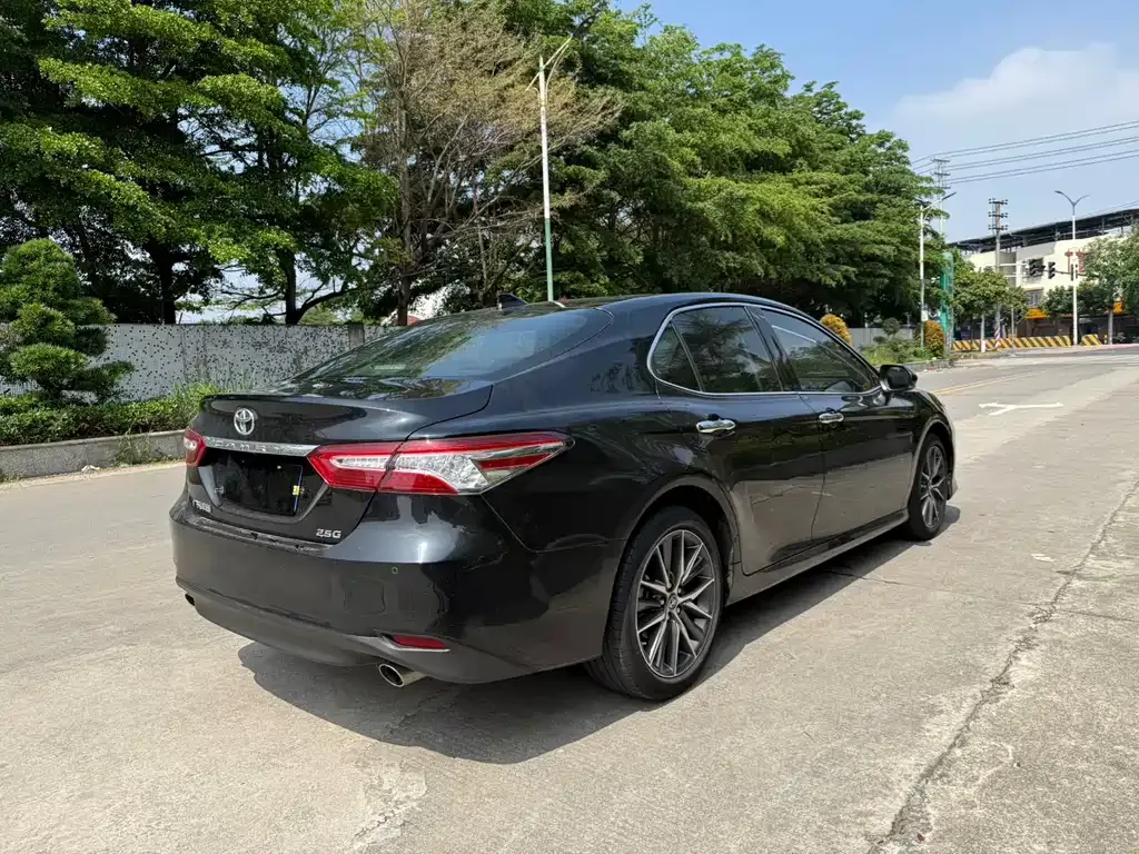 Toyota Camry — фото 10