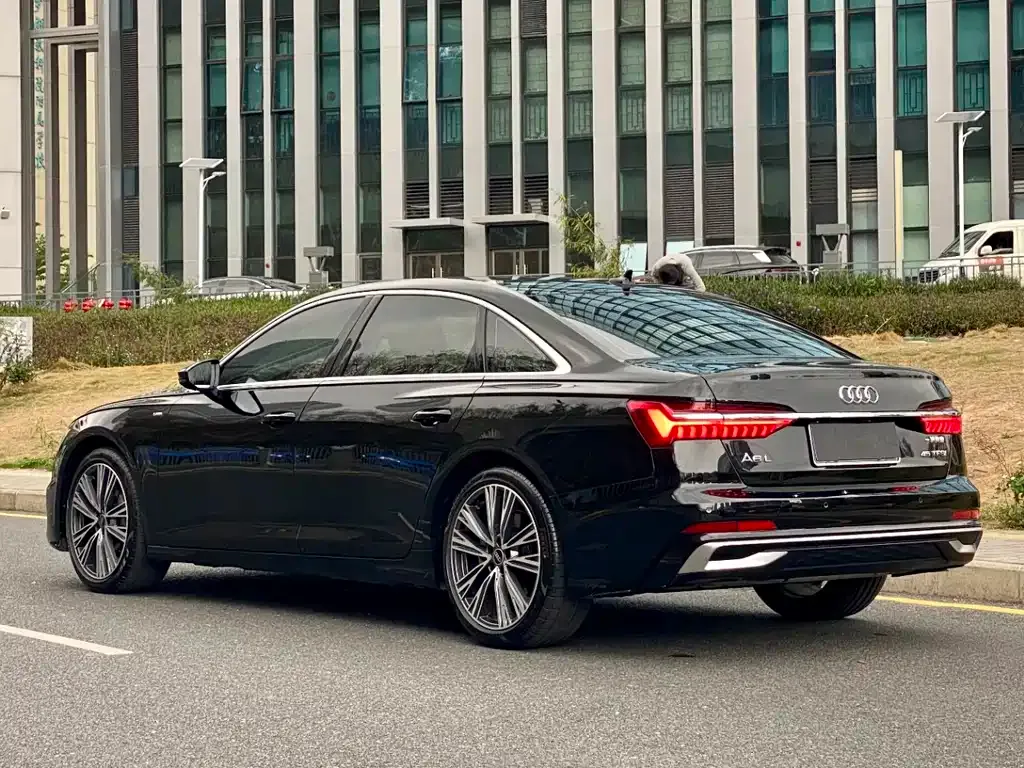 Audi A6L 2024 из CN, фото 10