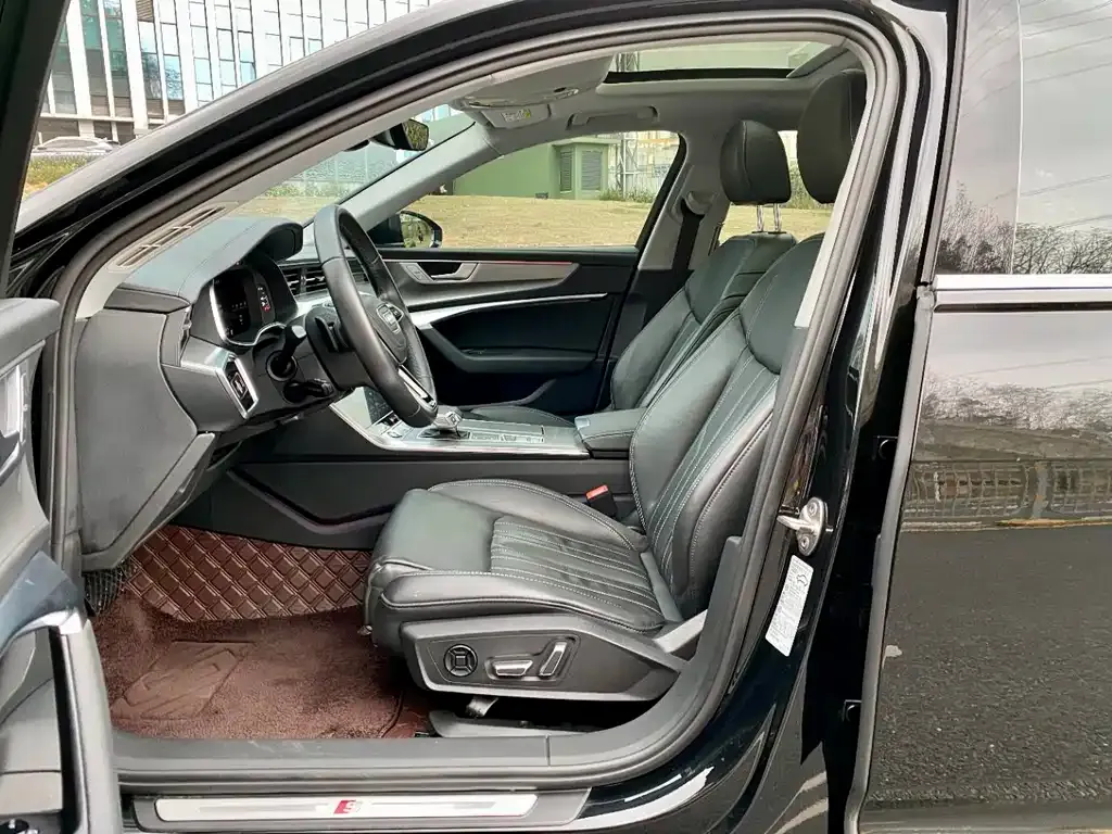 Audi A6L 2024 из CN, фото 2