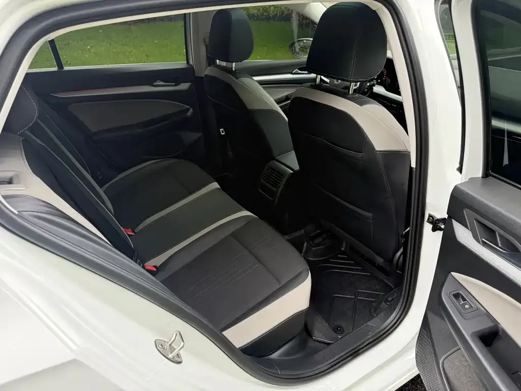 Volkswagen Golf 2022 из CN, фото 10