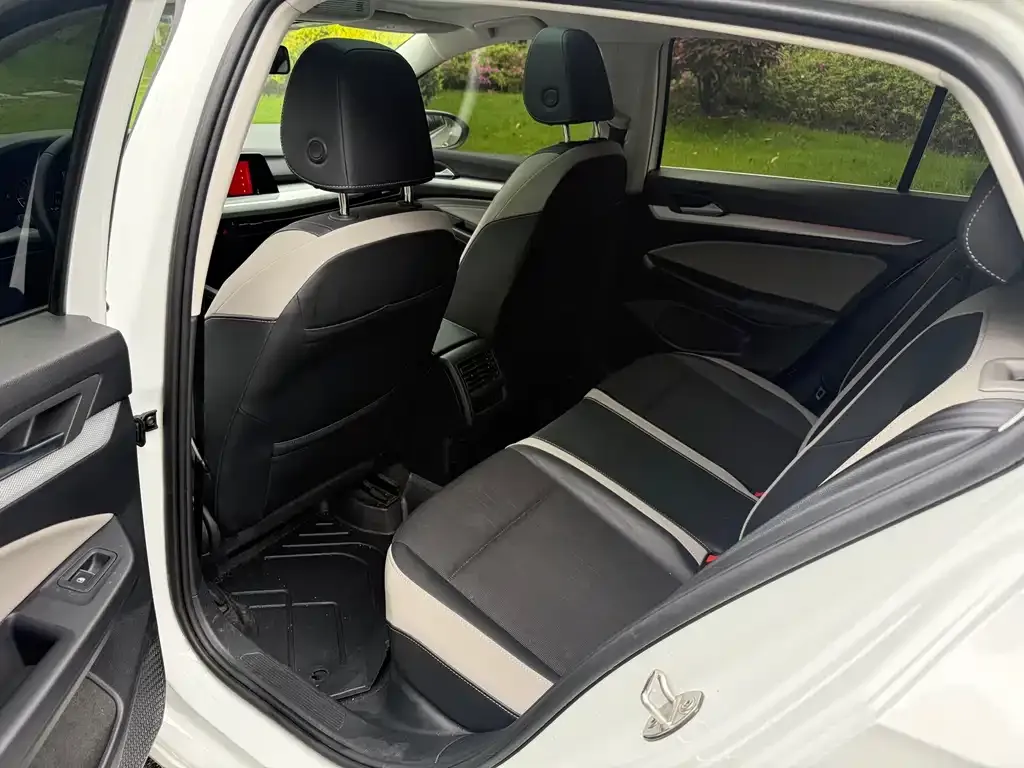 Volkswagen Golf 2022 из CN, фото 2