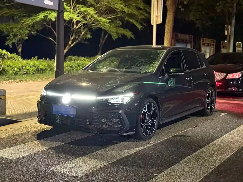 Volkswagen Golf GTI — фото 1