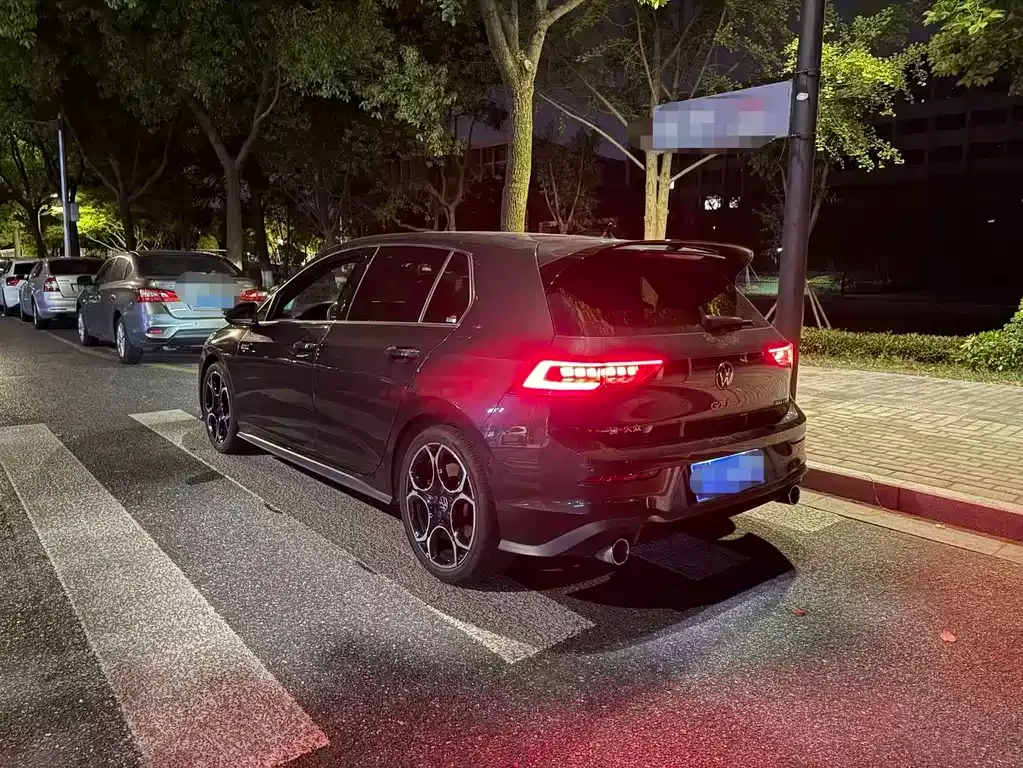 Volkswagen Golf GTI — фото 6