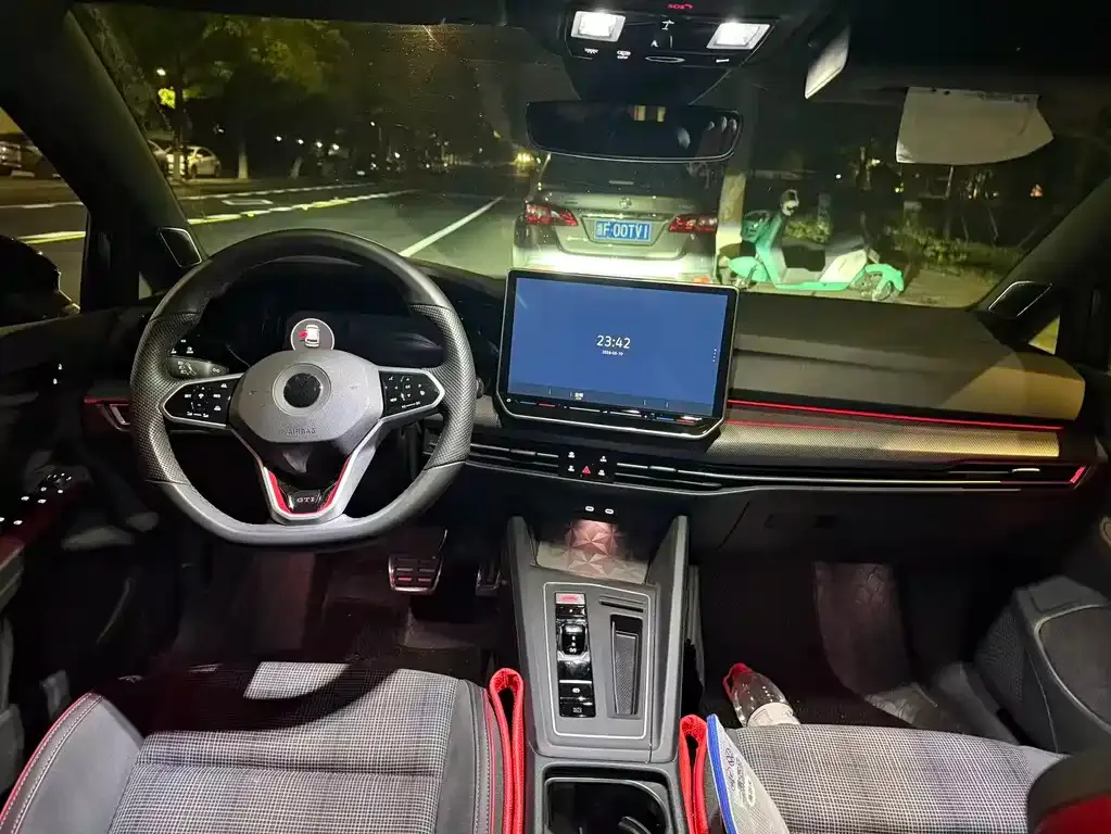 Volkswagen Golf GTI — фото 4