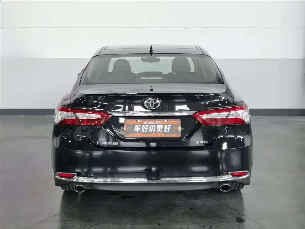 Toyota Camry — фото 2