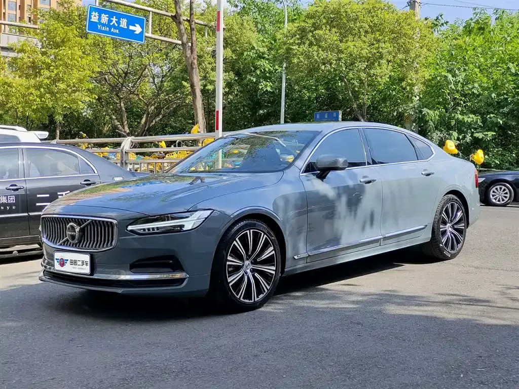 Volvo S90 — фото 1