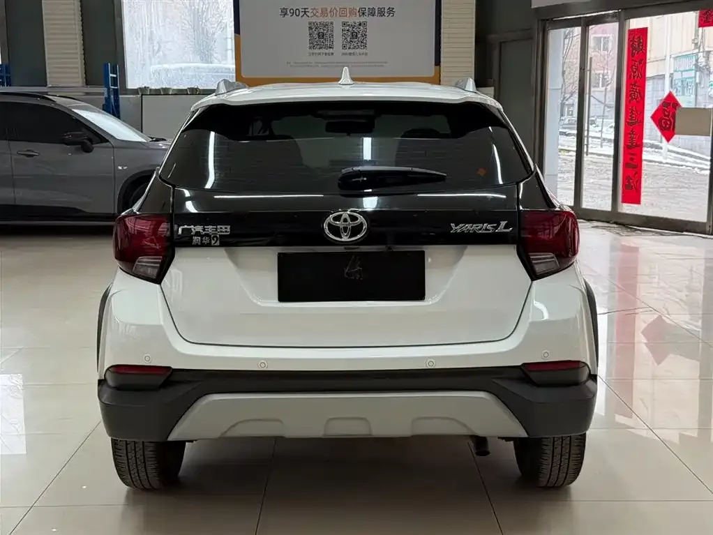 Toyota Yaris L — фото 3