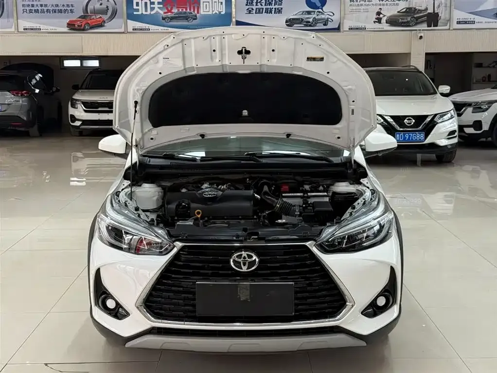 Toyota Yaris L — фото 10