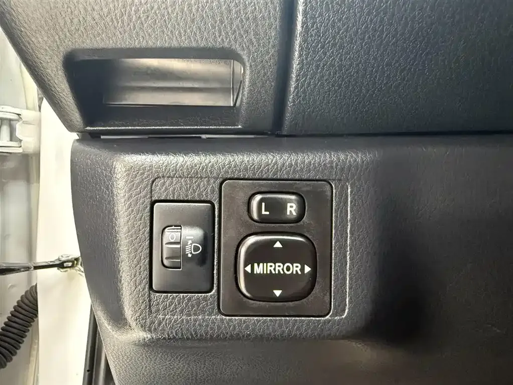 Toyota Yaris L — фото 6