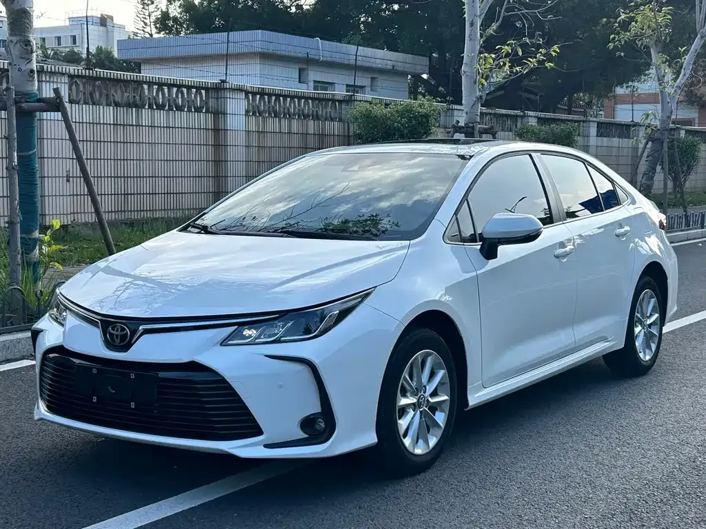 Toyota Corolla — фото 1