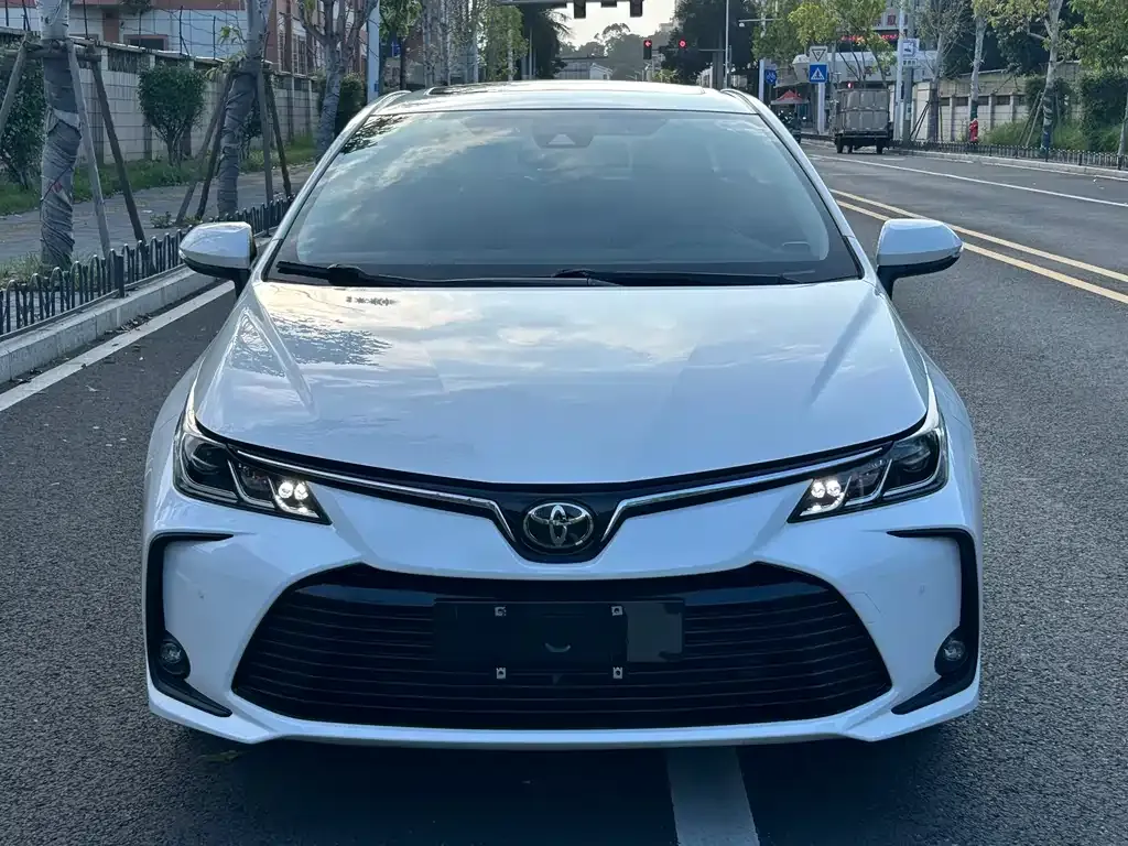 Toyota Corolla — фото 7