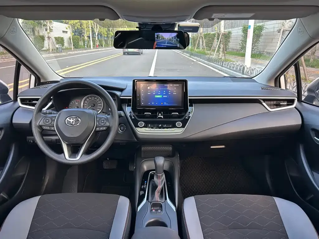 Toyota Corolla — фото 2