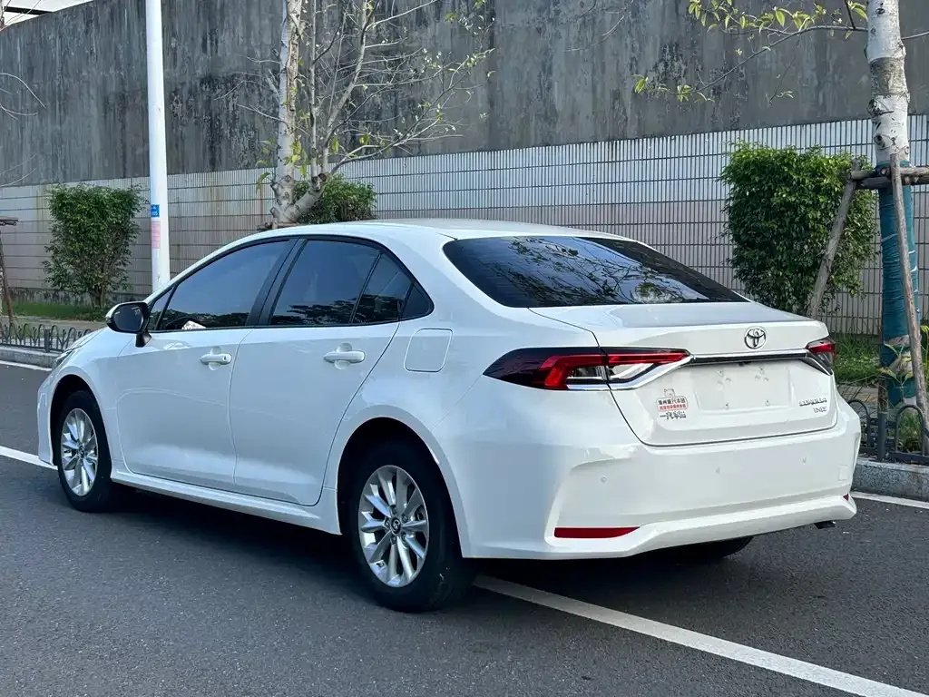 Toyota Corolla — фото 4
