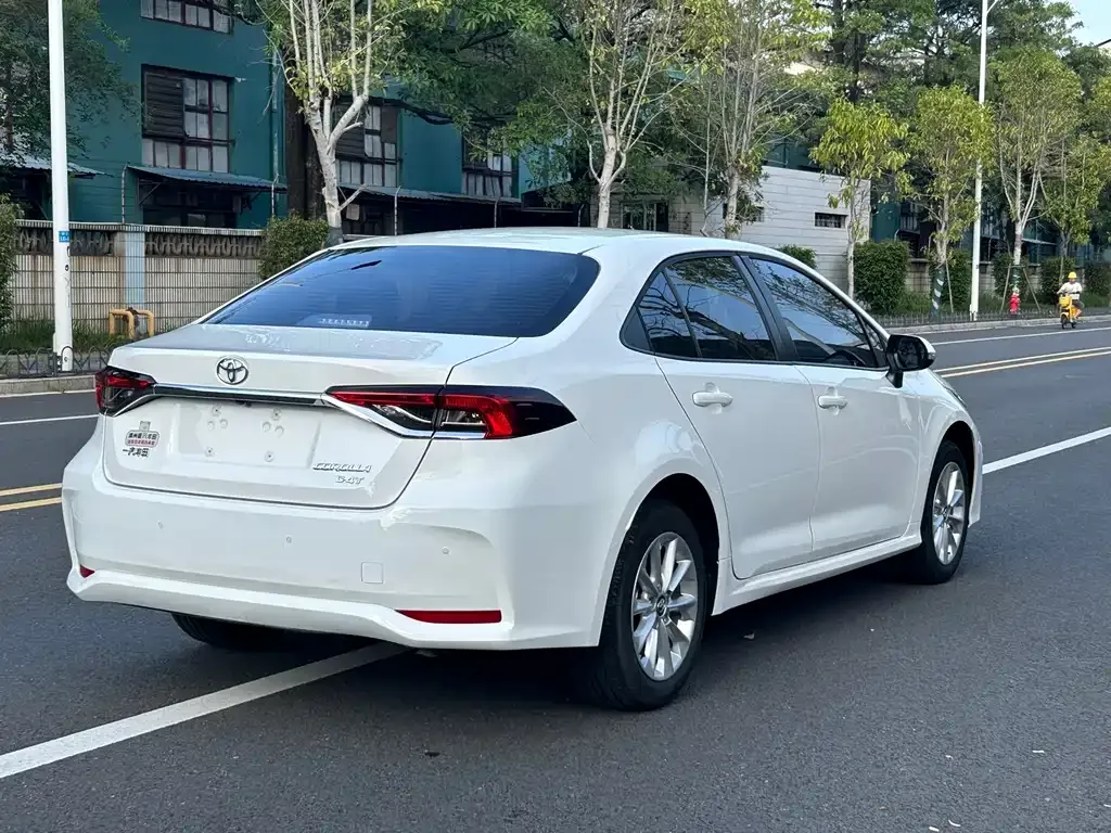 Toyota Corolla — фото 6