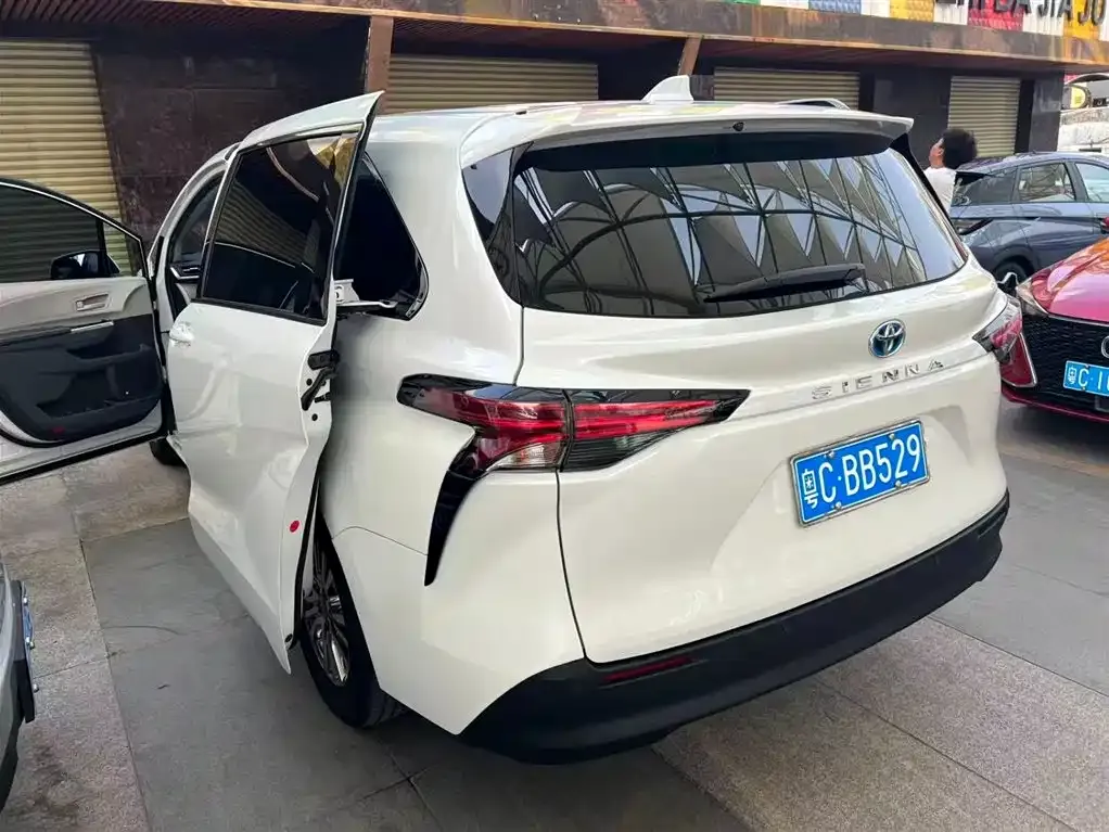 Toyota Sienna 2023 из CN, фото 5