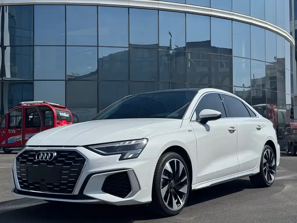 Audi A3 2023 из CN, фото 1