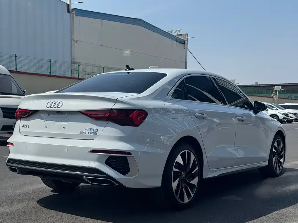 Audi A3 2023 из CN, фото 3