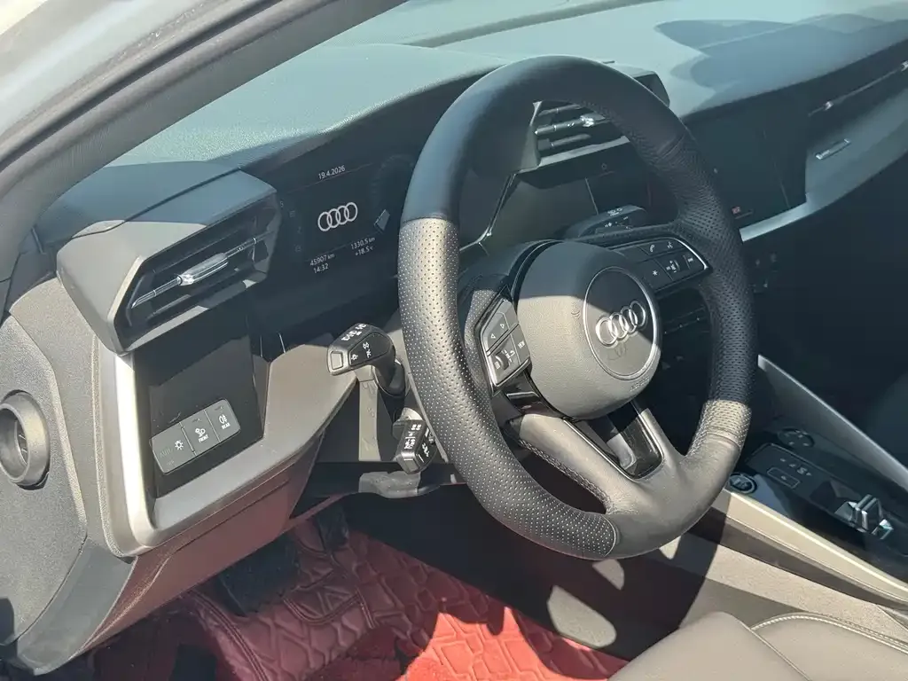 Audi A3 2023 из CN, фото 2