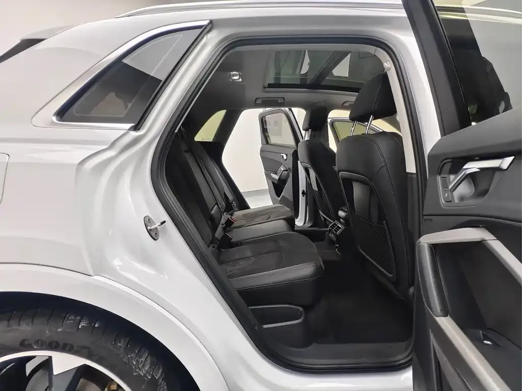 Audi Q3 2023 из CN, фото 9