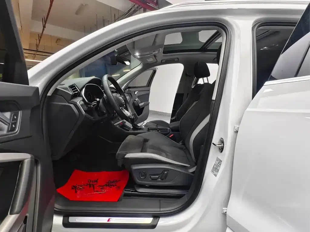 Audi Q3 2023 из CN, фото 7