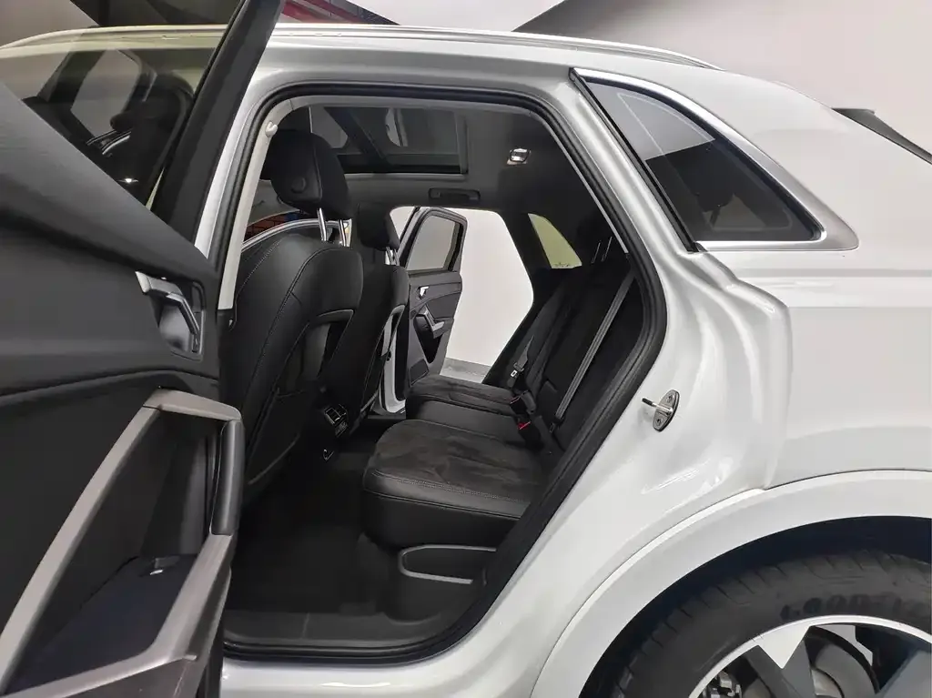 Audi Q3 2023 из CN, фото 8