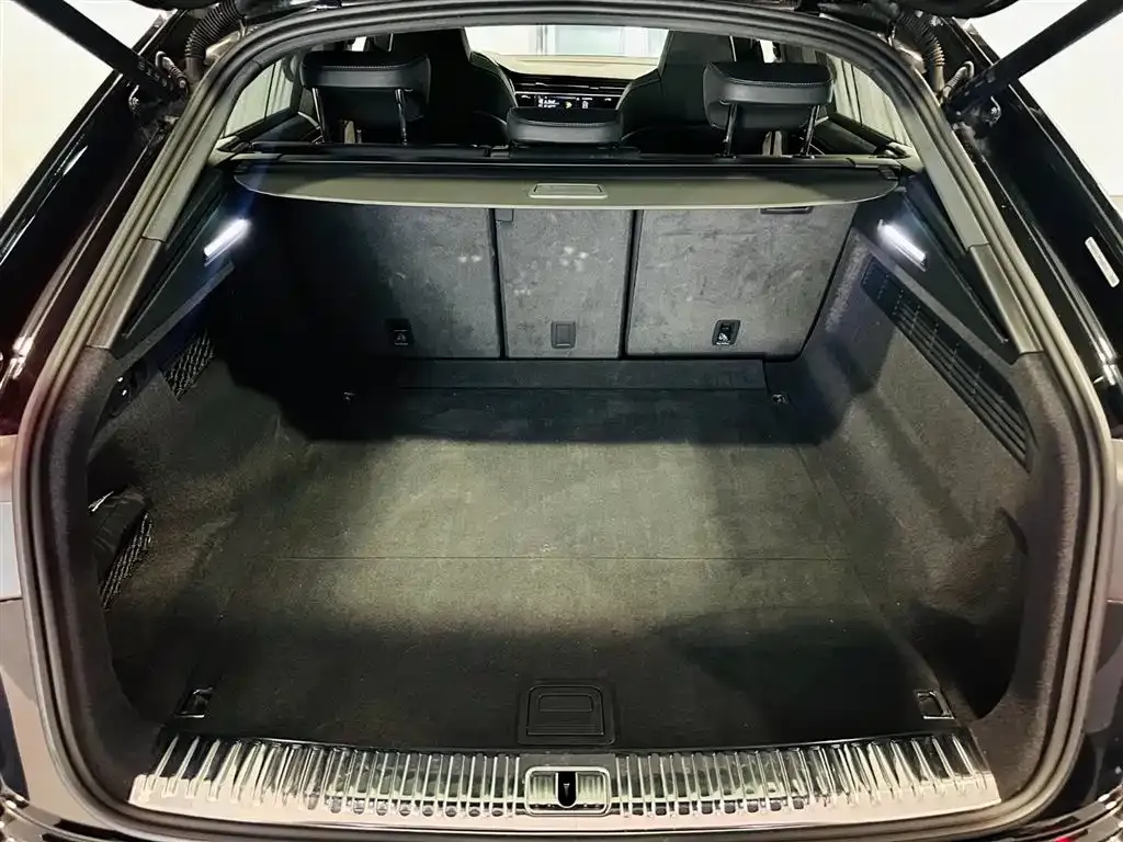 Audi Q8 2024 из CN, фото 4