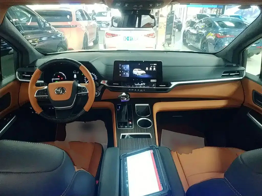 Toyota Granvia 2025 из CN, фото 10