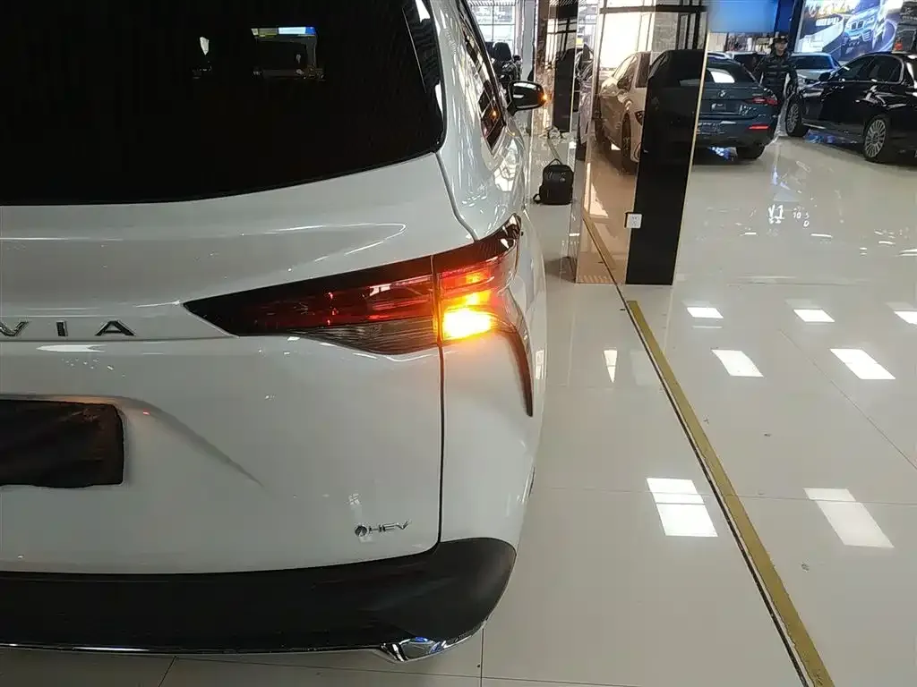 Toyota Granvia 2025 из CN, фото 8