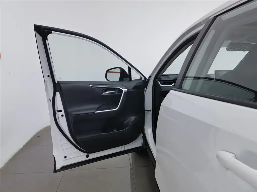 Toyota Wildlander 2022 из CN, фото 3