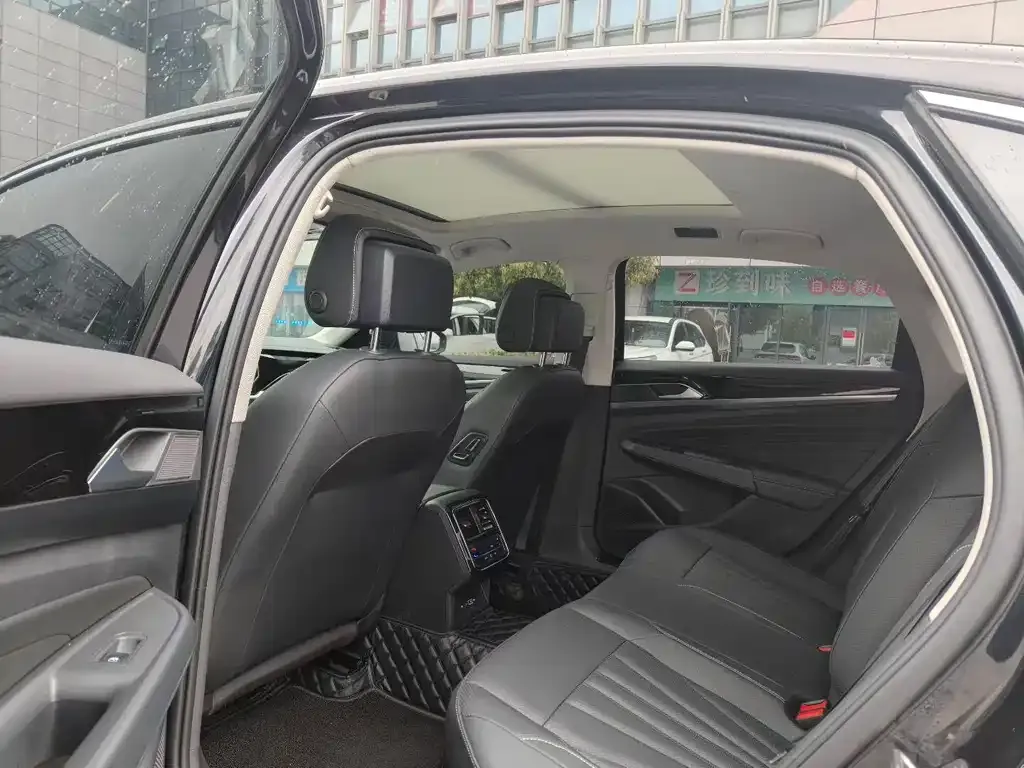 Volkswagen Passat 2024 из CN, фото 10