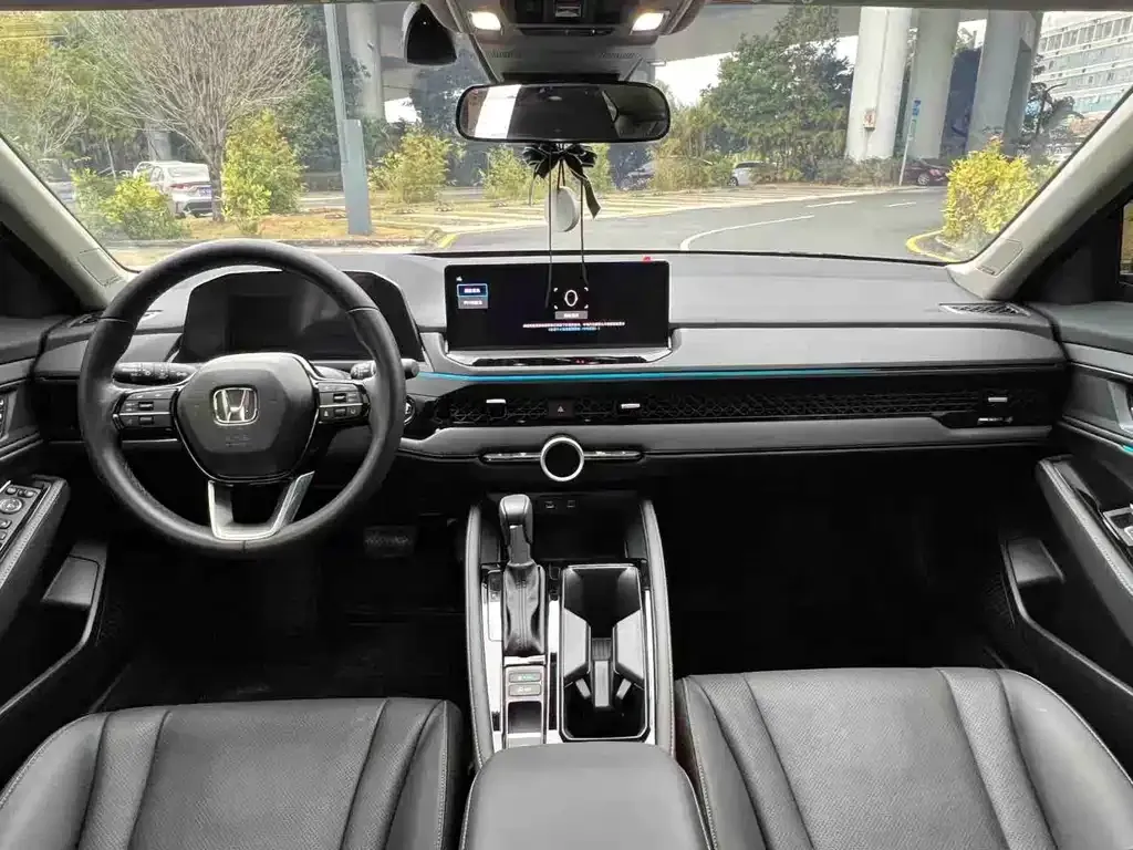 Honda Accord — фото 10