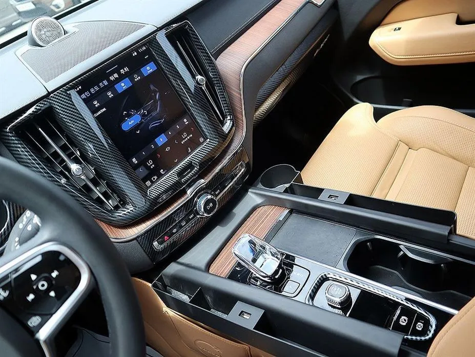 Volvo XC60 — фото 10