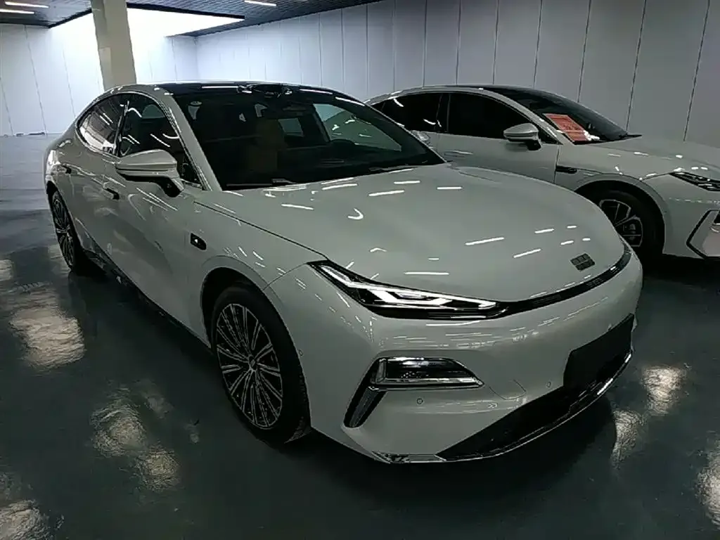 Geely Galaxy Xingyao 8 2025 из CN, фото 4