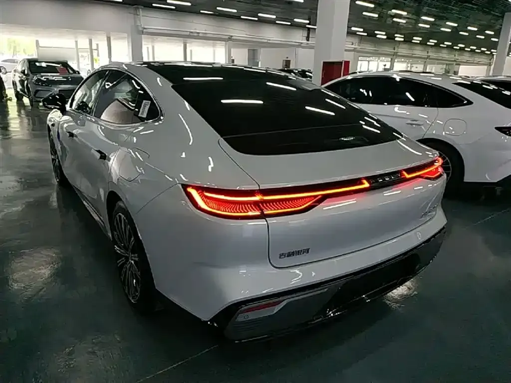 Geely Galaxy Xingyao 8 2025 из CN, фото 8