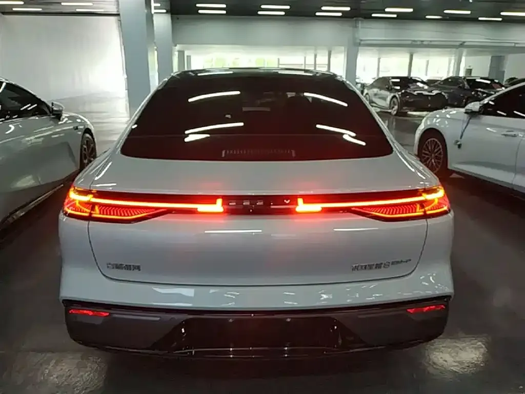 Geely Galaxy Xingyao 8 2025 из CN, фото 2