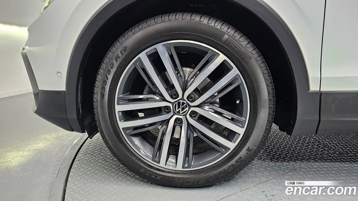 Volkswagen Tiguan — фото 6