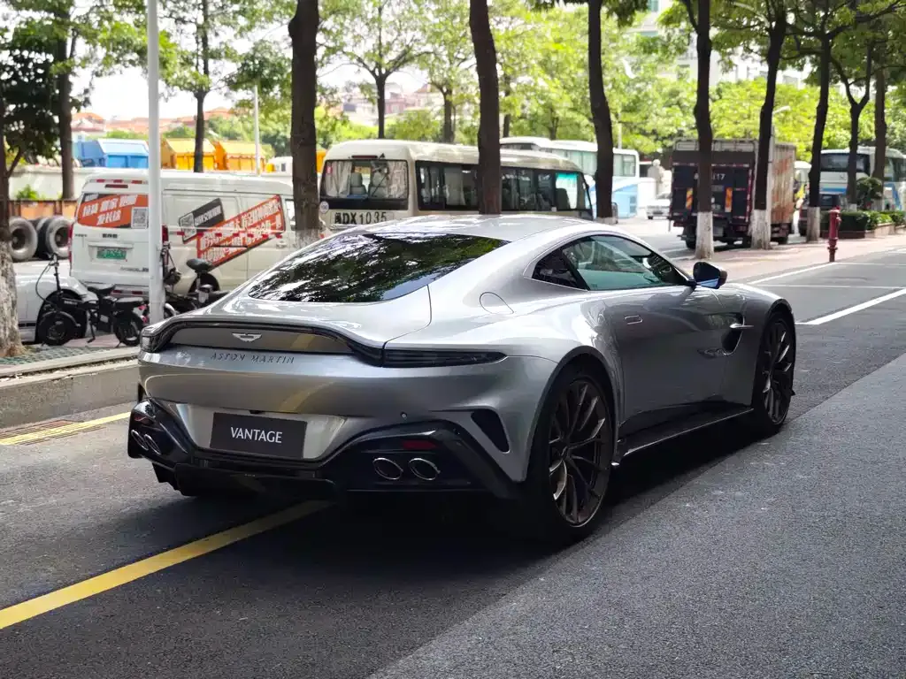 Aston Martin V8 Vantage 2025 из CN, фото 10